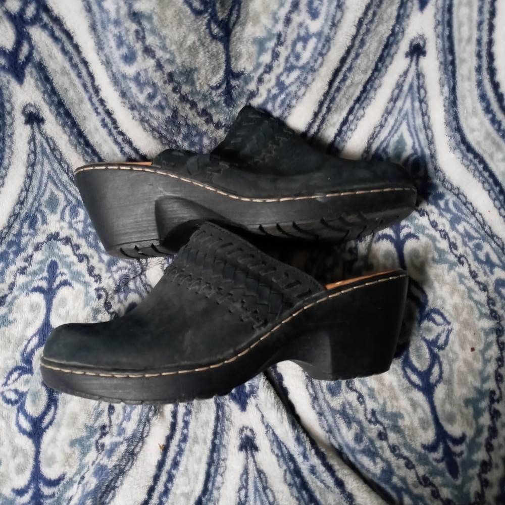 Sandles - Picture 2 of 3